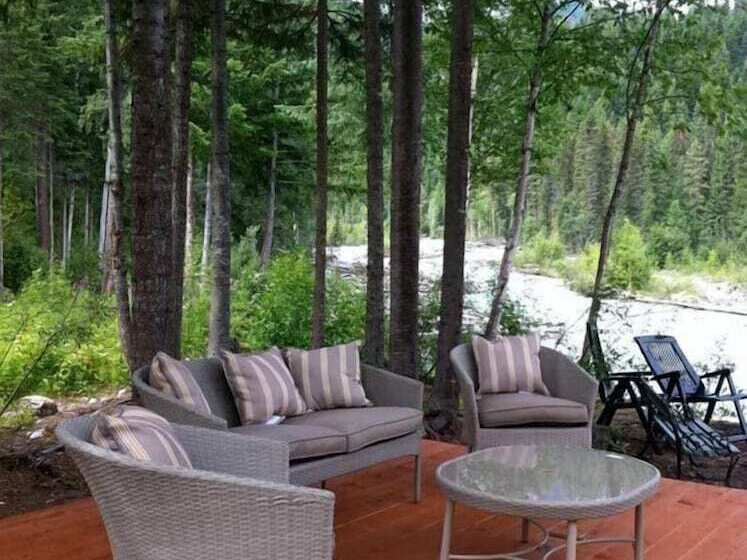 Bed and Breakfast Mount Robson Mountain River Lodge