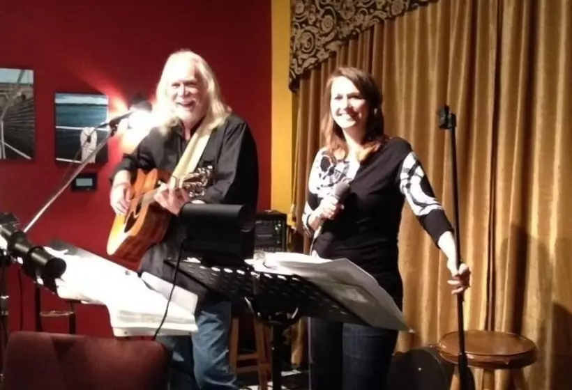 Commodore Hotel & Café