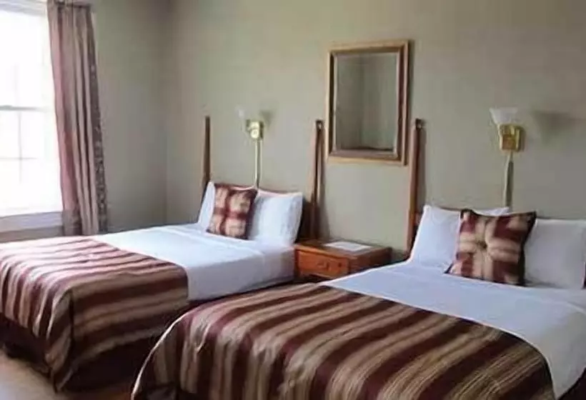 Commodore Hotel & Café