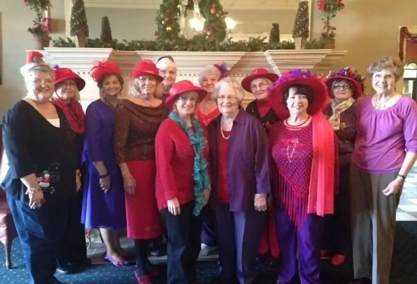 Commodore Hotel & Café