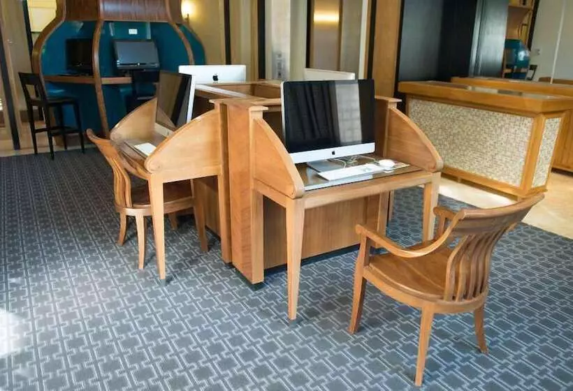 Crystal Quarters Furnished Apartments At The Gramercy