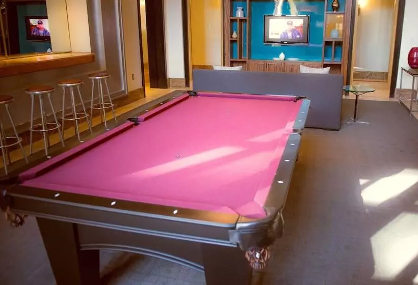 Crystal Quarters Furnished Apartments At The Gramercy