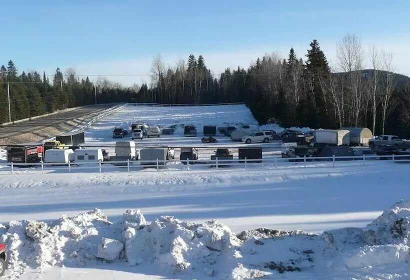Hostelli L Auberge Et Restaurant La Glacière