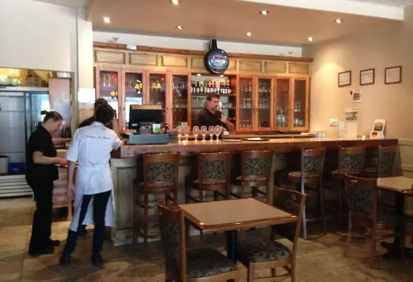 Hostelli L Auberge Et Restaurant La Glacière