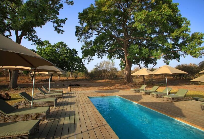 هتل Fathala Wildlife Reserve