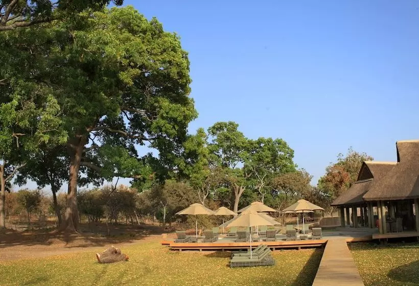 هتل Fathala Wildlife Reserve