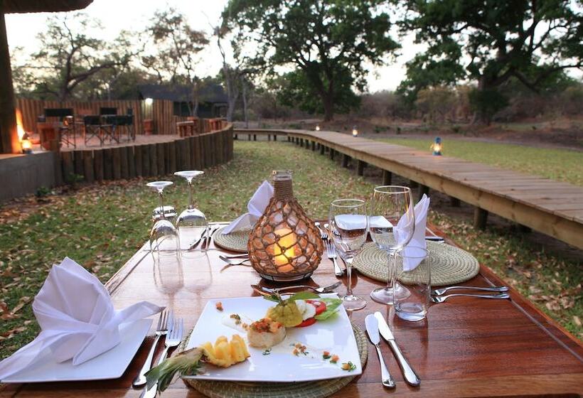 هتل Fathala Wildlife Reserve