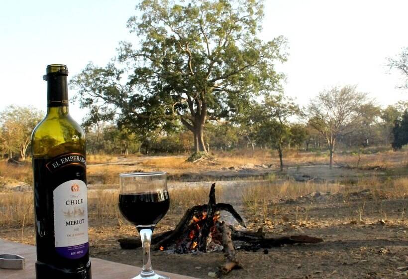 هتل Fathala Wildlife Reserve