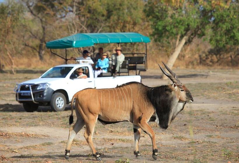 هتل Fathala Wildlife Reserve