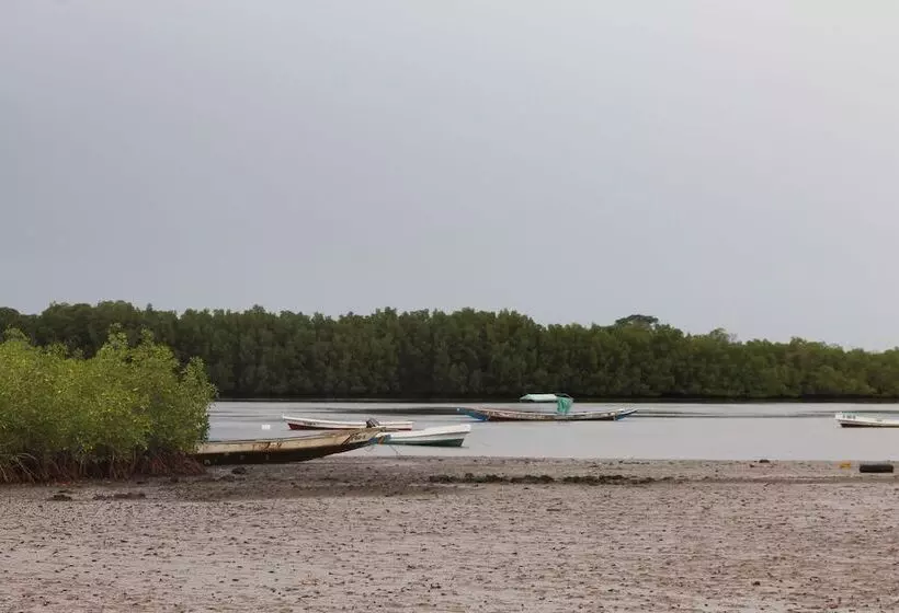 هتل Fathala Wildlife Reserve