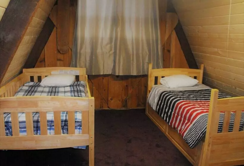 Motelli Eagle Crater Lake Inn