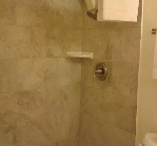 Motelli Eagle Crater Lake Inn