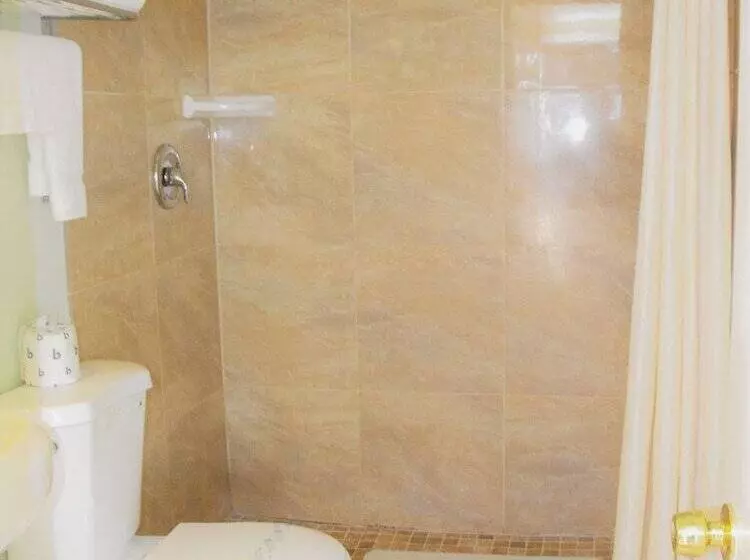 Motelli Eagle Crater Lake Inn