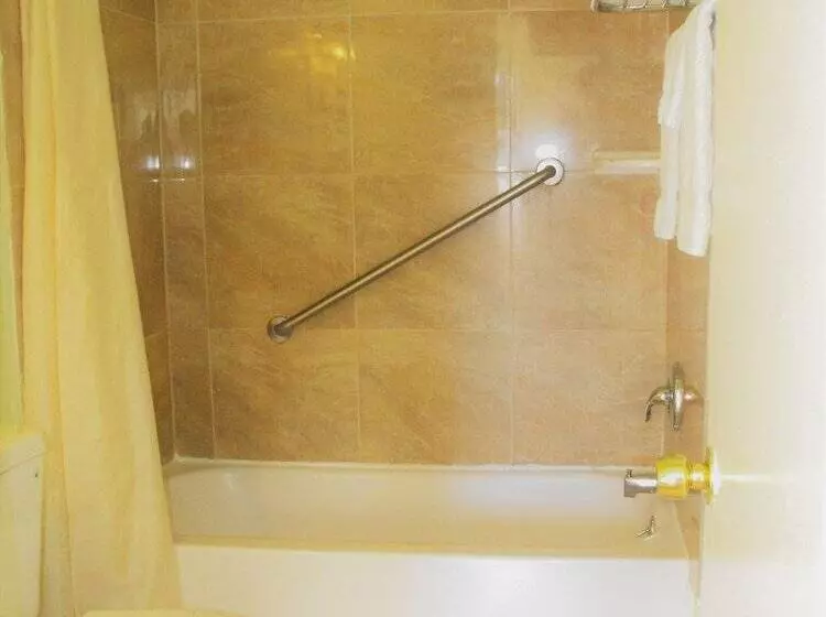 Motelli Eagle Crater Lake Inn