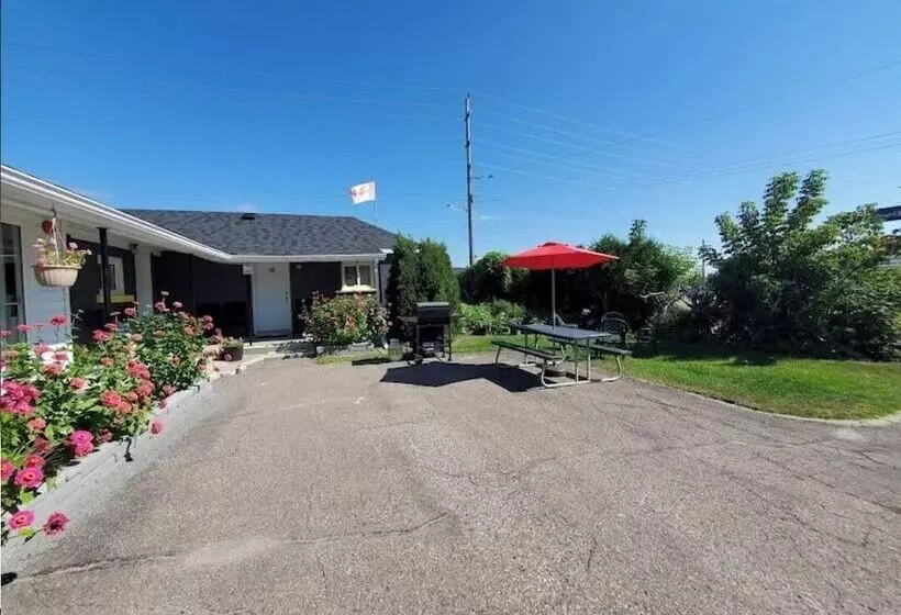 Motelli Hillside Inn Pembroke