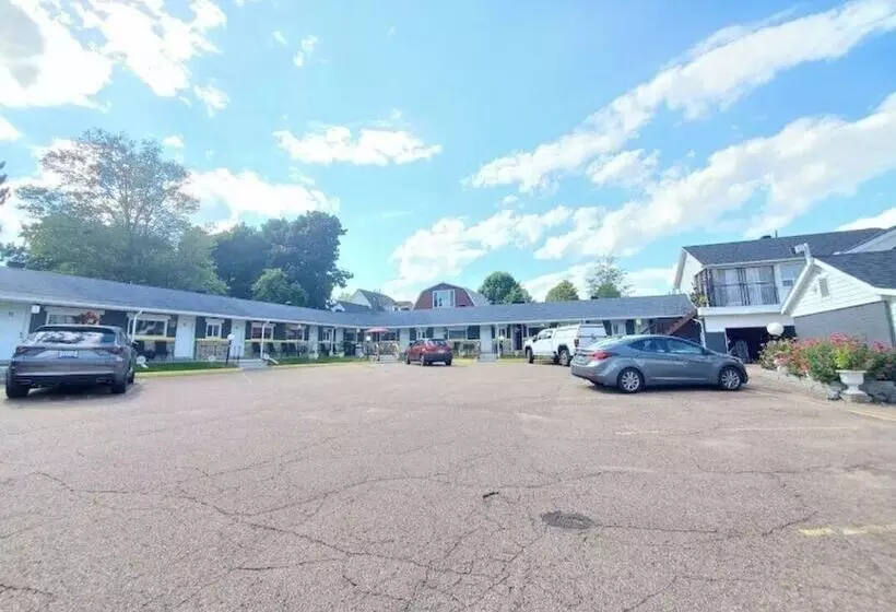 Motelli Hillside Inn Pembroke