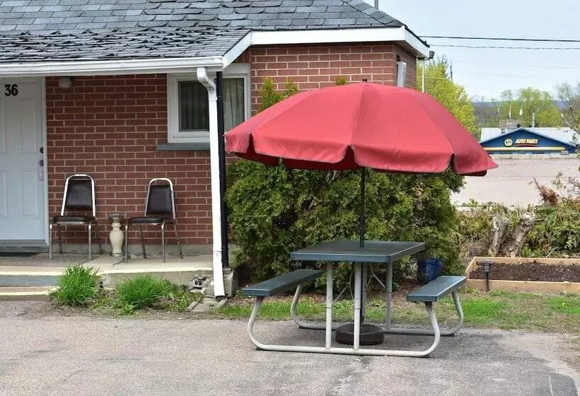 Motelli Hillside Inn Pembroke