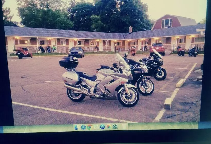 Motelli Hillside Inn Pembroke