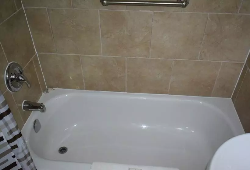 Motelli Hillside Inn Pembroke