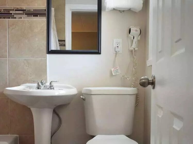 Motelli Hillside Inn Pembroke