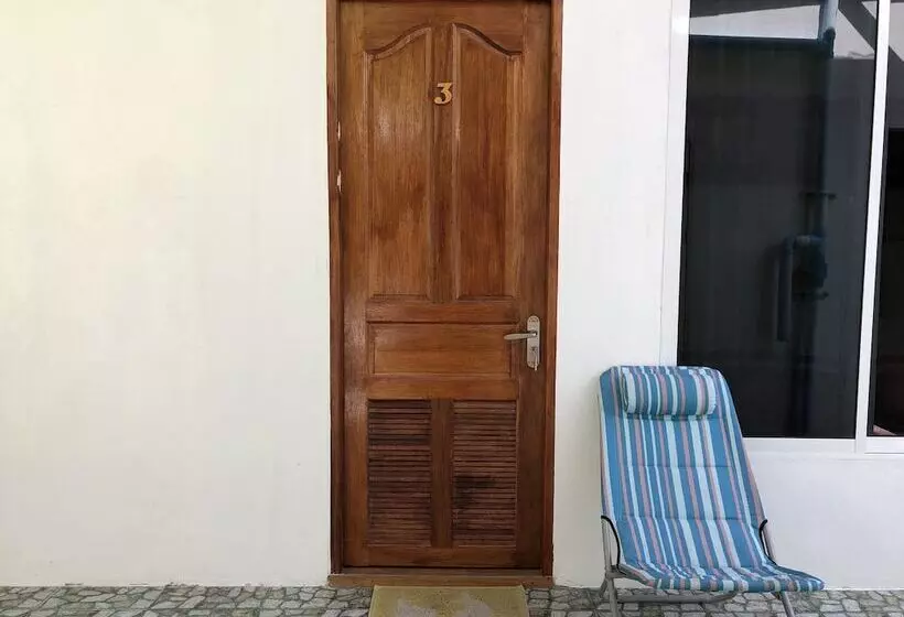 پانسیون Mathiveri Inn