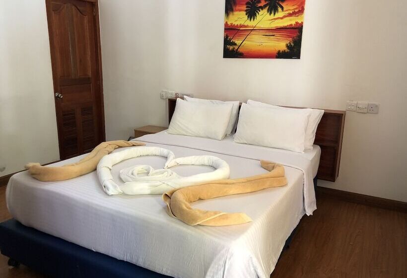 پانسیون Mathiveri Inn