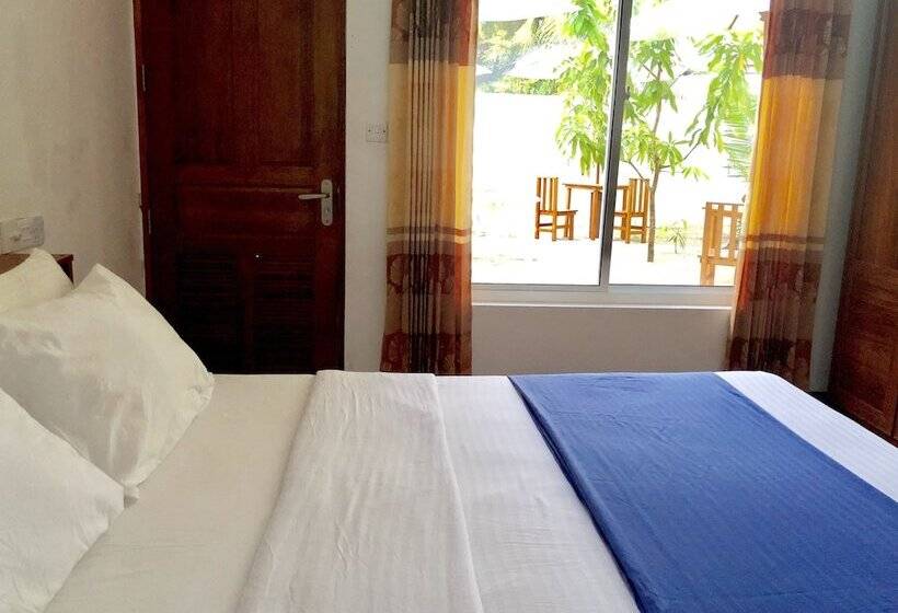 پانسیون Mathiveri Inn