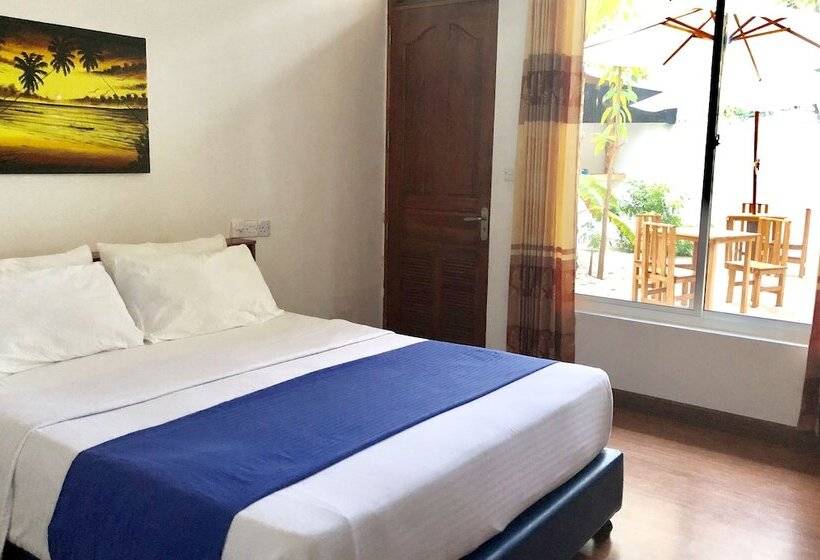 پانسیون Mathiveri Inn