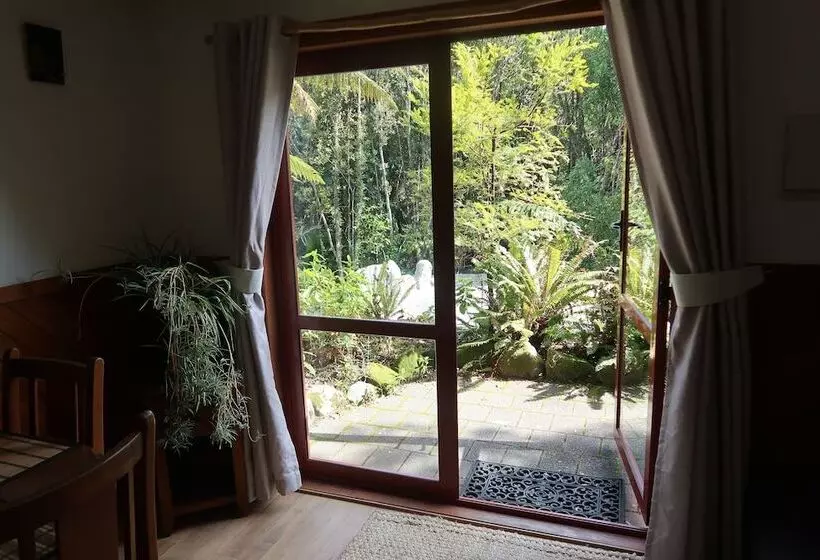 Retkeilymaja Te Nikau Retreat