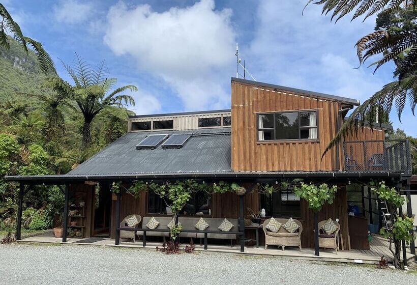 Общежитие Te Nikau Retreat