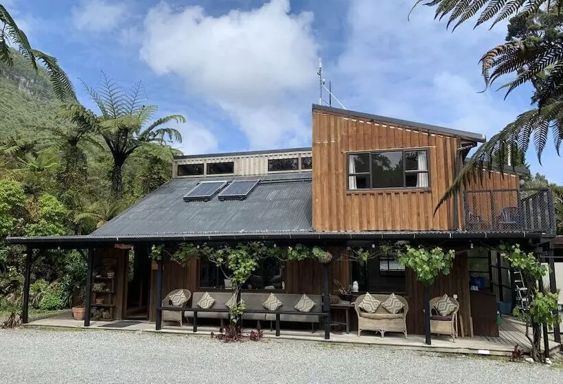 Retkeilymaja Te Nikau Retreat