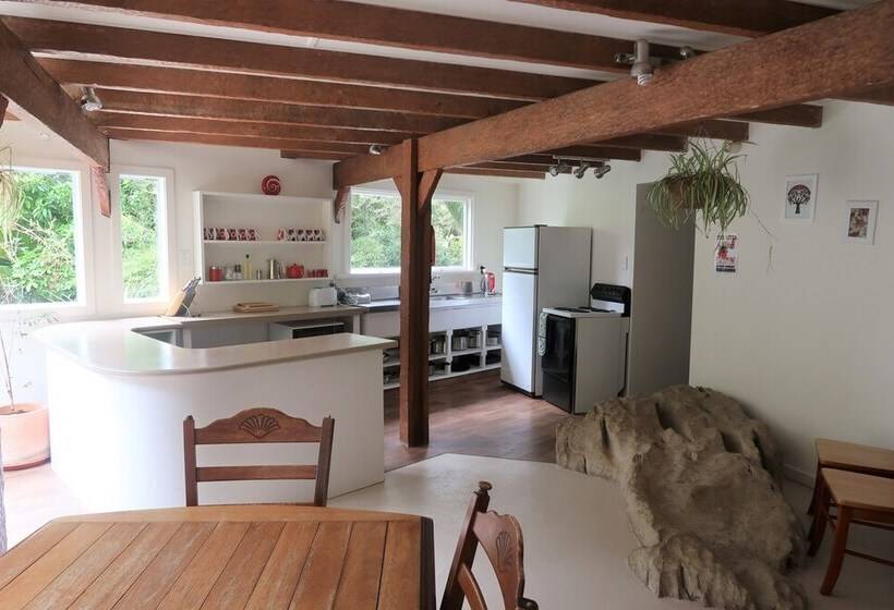 Общежитие Te Nikau Retreat