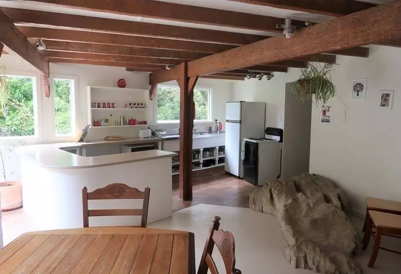 Retkeilymaja Te Nikau Retreat