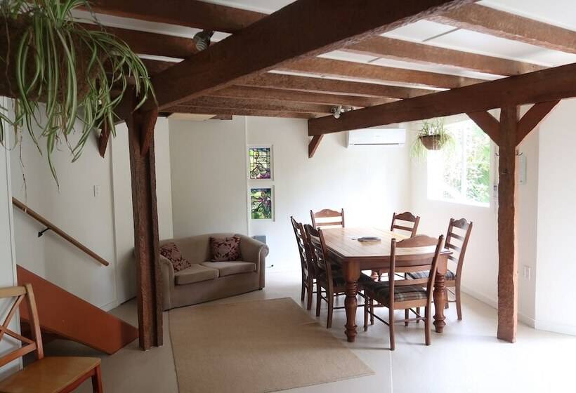 Общежитие Te Nikau Retreat