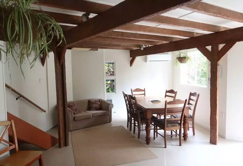 Retkeilymaja Te Nikau Retreat