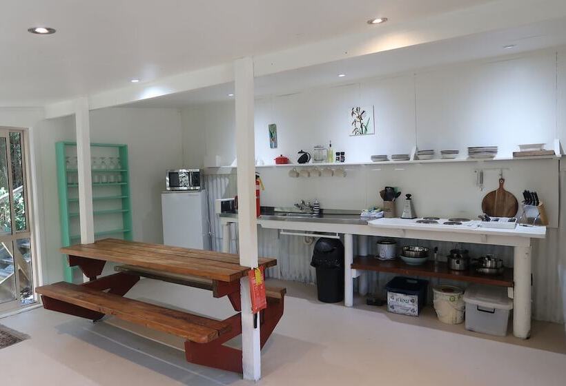 Общежитие Te Nikau Retreat