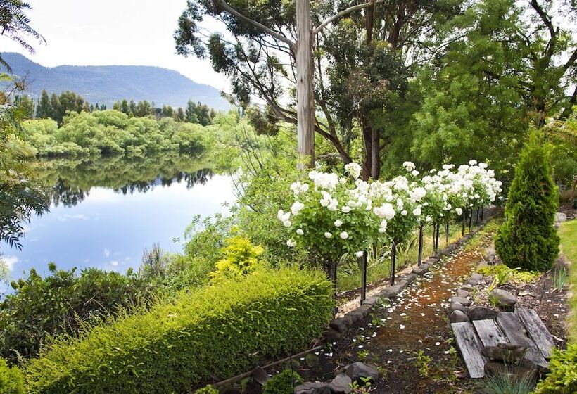 The Shingles Riverside Cottages