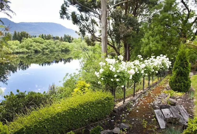 The Shingles Riverside Cottages