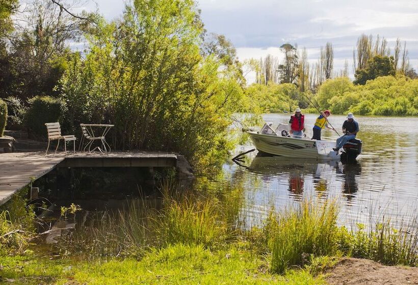 The Shingles Riverside Cottages