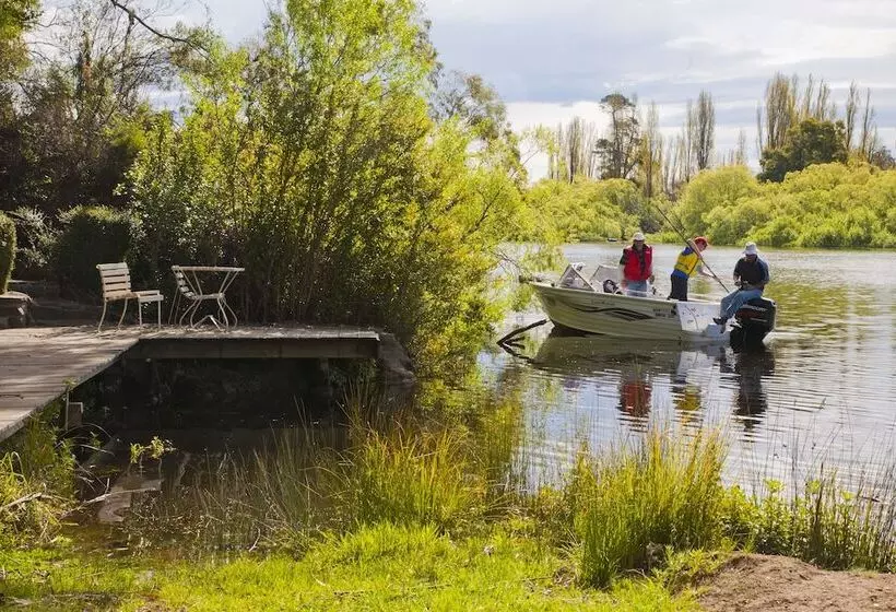 The Shingles Riverside Cottages