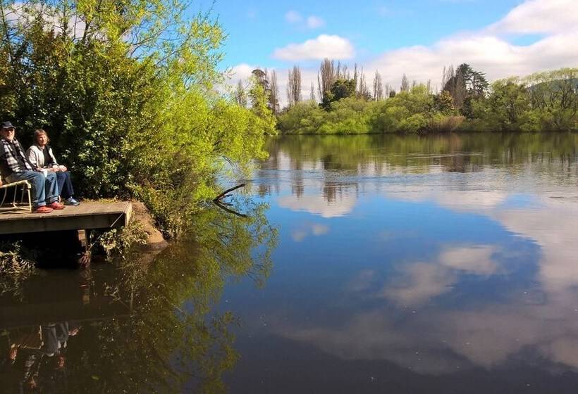 The Shingles Riverside Cottages