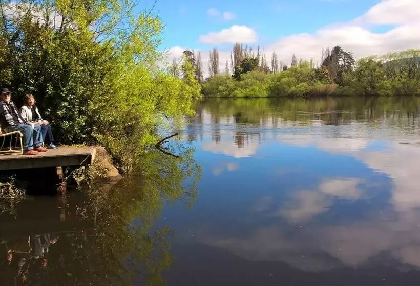 The Shingles Riverside Cottages