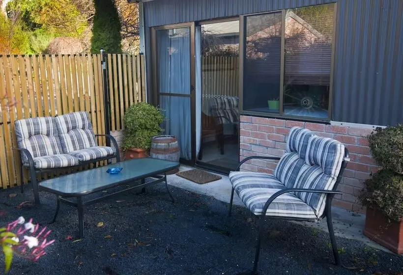 The Shingles Riverside Cottages