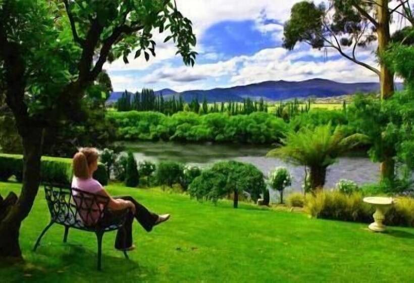 The Shingles Riverside Cottages