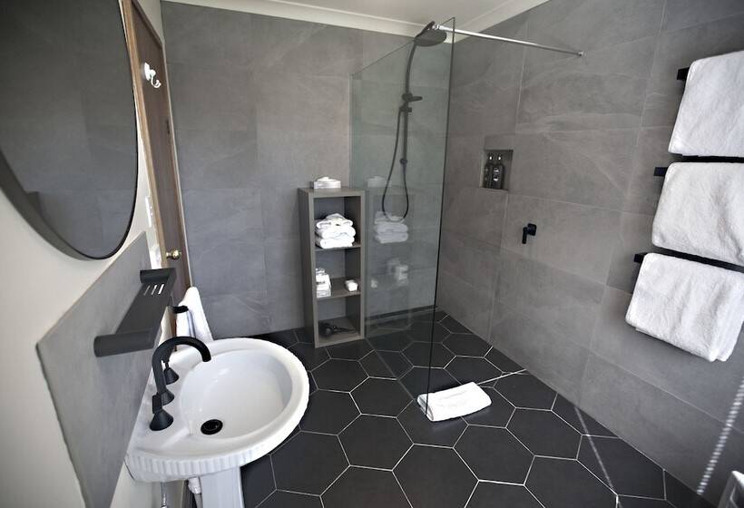 The Shingles Riverside Cottages