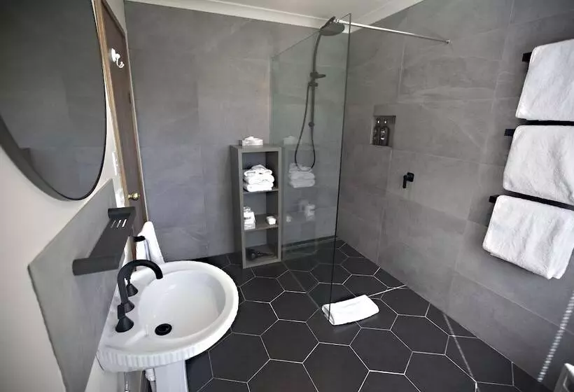 The Shingles Riverside Cottages