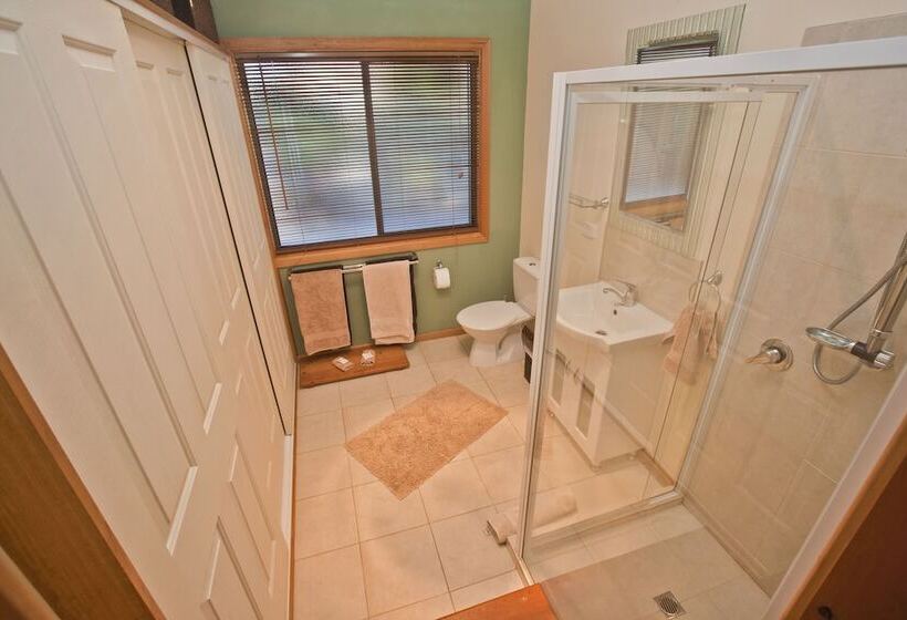 The Shingles Riverside Cottages