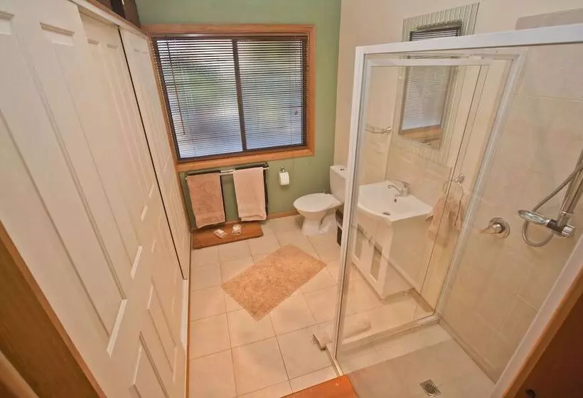 The Shingles Riverside Cottages