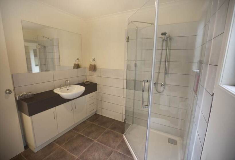 The Shingles Riverside Cottages