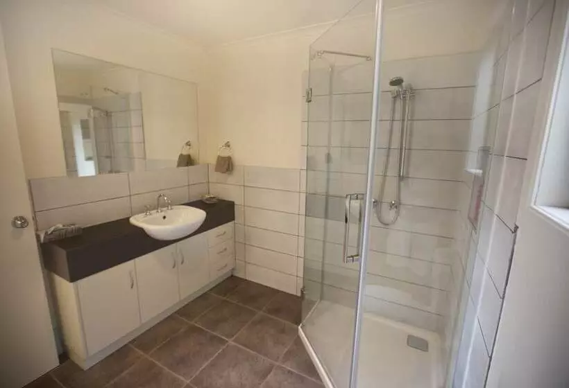 The Shingles Riverside Cottages